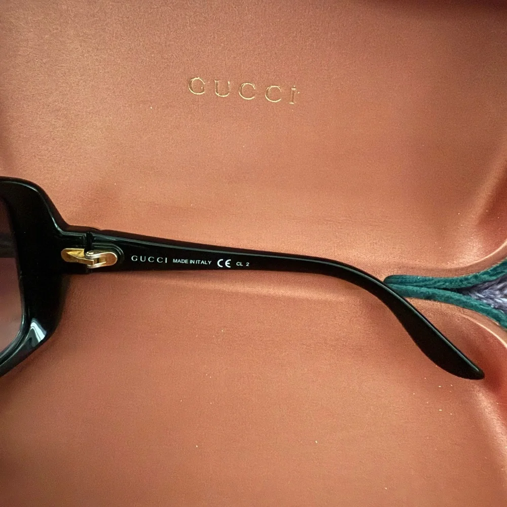 Gucci Women's Black Sunglasses - Picture 4 of 5